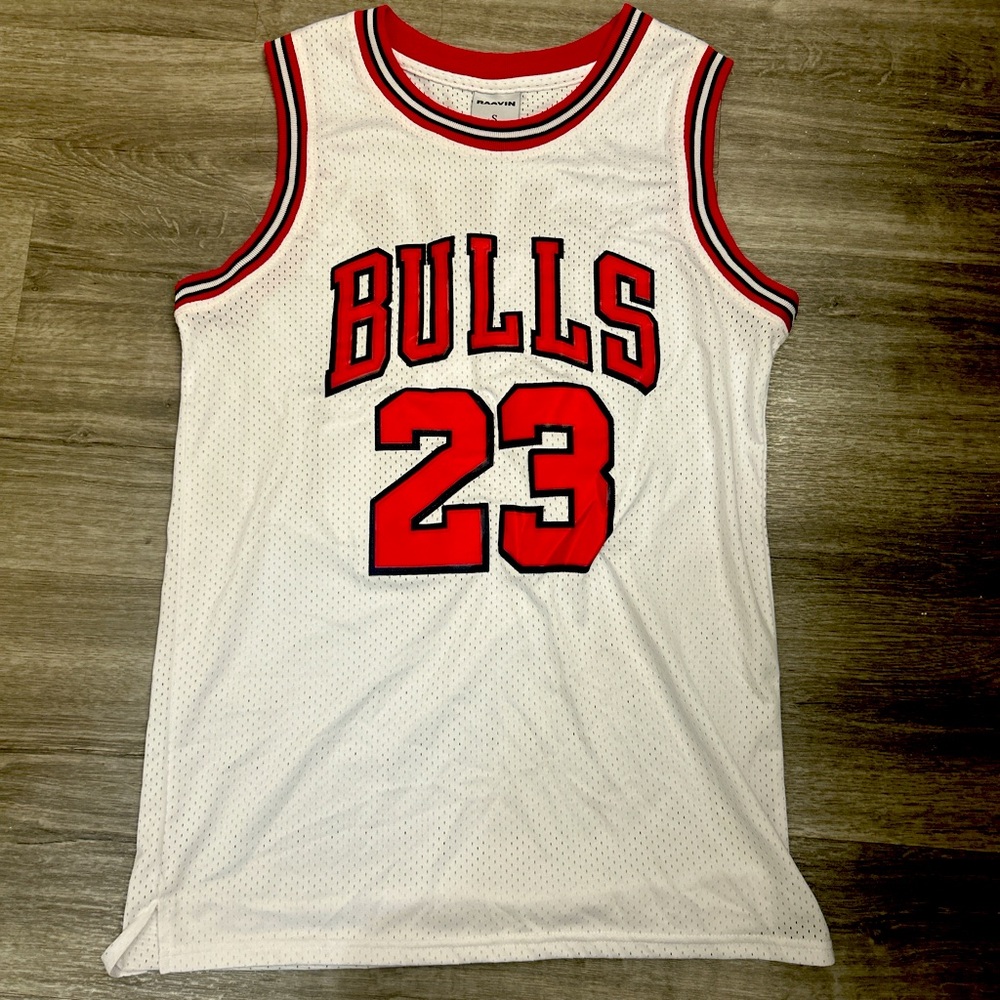 white and red bulls shirt size s